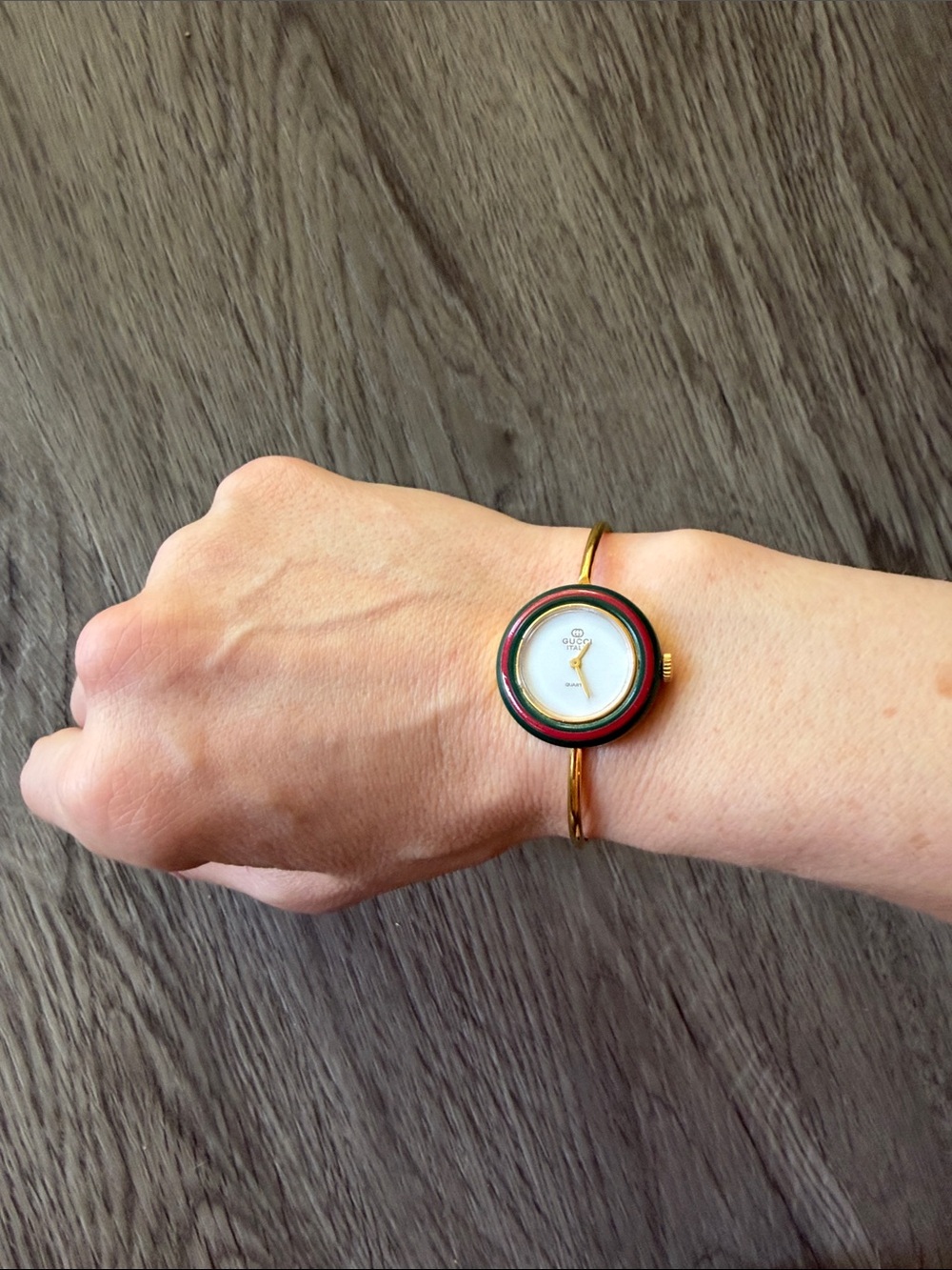 Vintage Gucci Gold Bangle Watch with Green and Red Enamel Accents - Picture 7 of 7